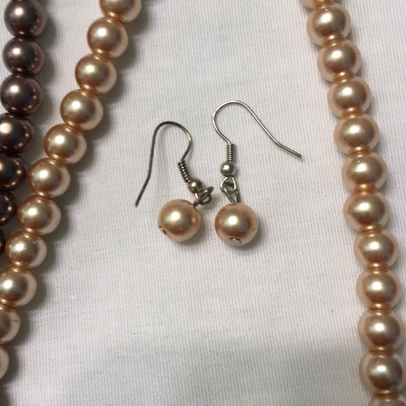 Pair of faux pearl necklace & earring sets - Picture 3 of 5
